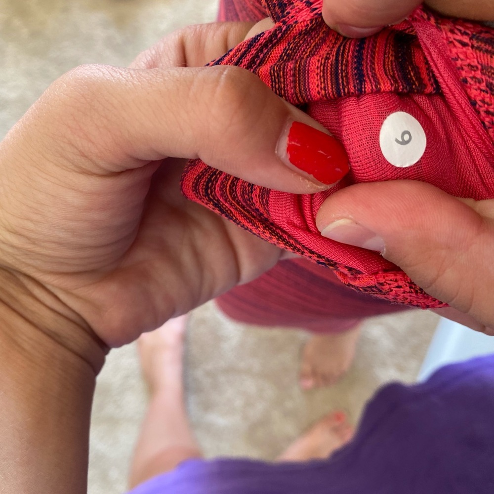 Pink Lined Pattern Lululemon Leggings - Picture 4 of 4